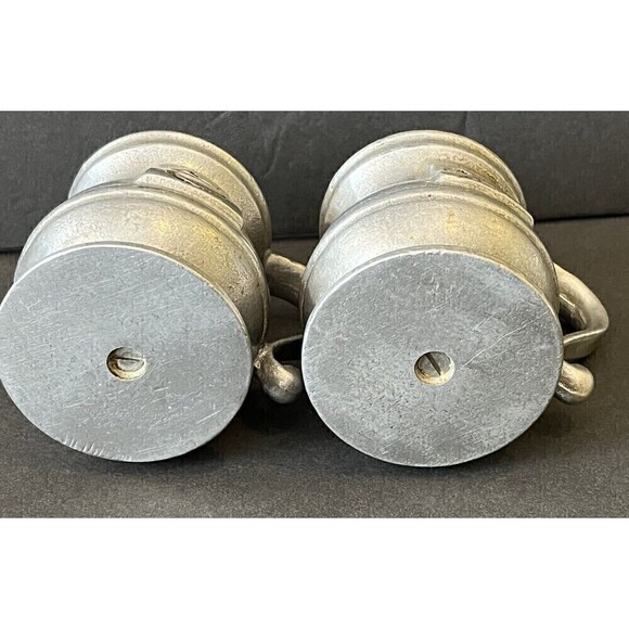 Wilton Armetale Pewter Salt and Pepper Shakers Plough Tavern Vintage RWP Metal - Picture 7 of 10